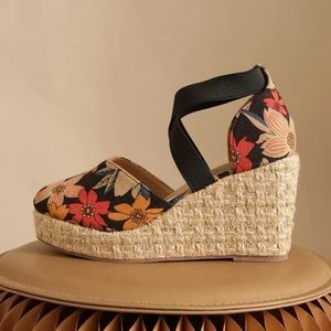 Size 8 wedge sandals